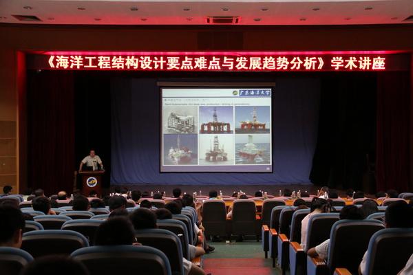 刘丁博士做报告1.jpg
