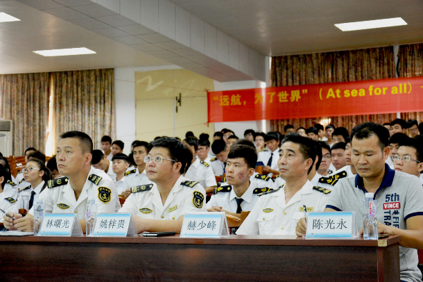 大家认真聆听讲座.jpg